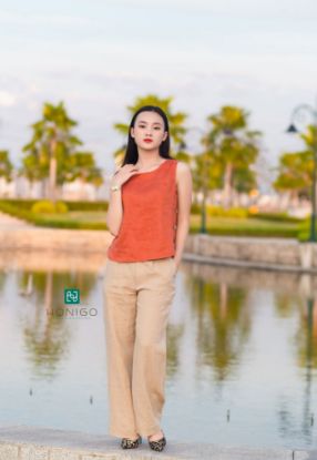 Ảnh của Set bộ linen đẹp gồm quần be gừng ống rộng và áo nút 2 sườn cam cháy