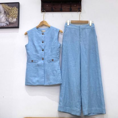 Ảnh của Set bộ linen tưng áo dáng dài nắp đai eo sát nách quần dài không ly xanh biển